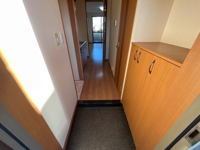 玄関　シューズボックスあります。