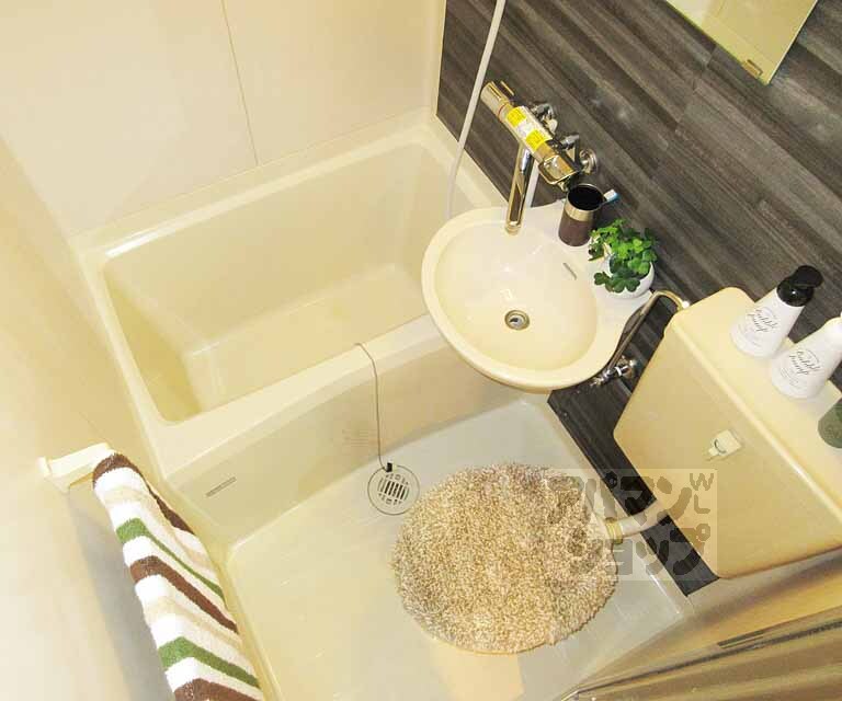 バス・シャワールーム　ピカピカのお風呂！