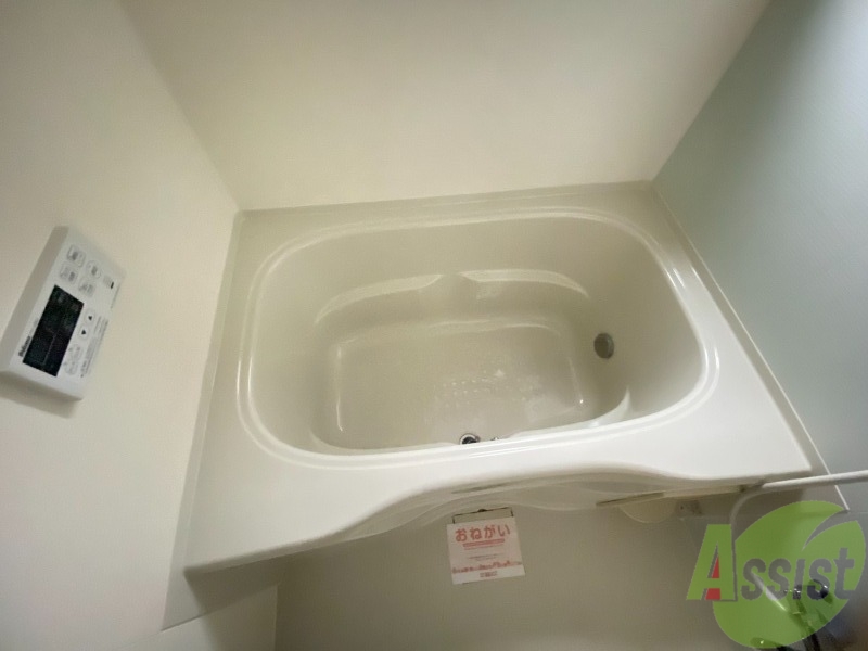 バス・シャワールーム　浴室はこちらのユニットバスです。一日の疲れを癒しましょう。