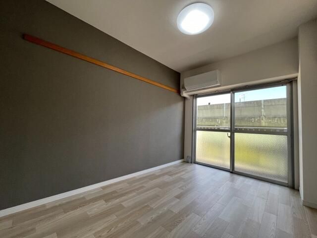 居室・リビング　参考写真（同物件別部屋）