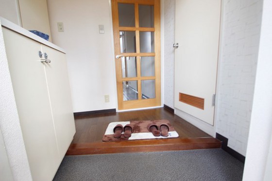 玄関　※別号室の写真です