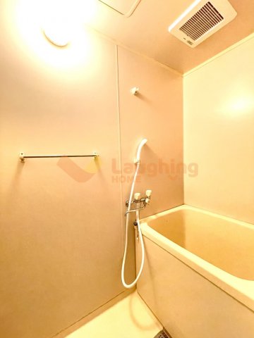 バス・シャワールーム　落ち着いた空間のお風呂です