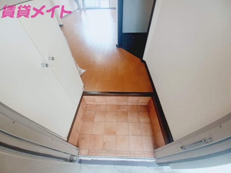 玄関　同物件別室写真