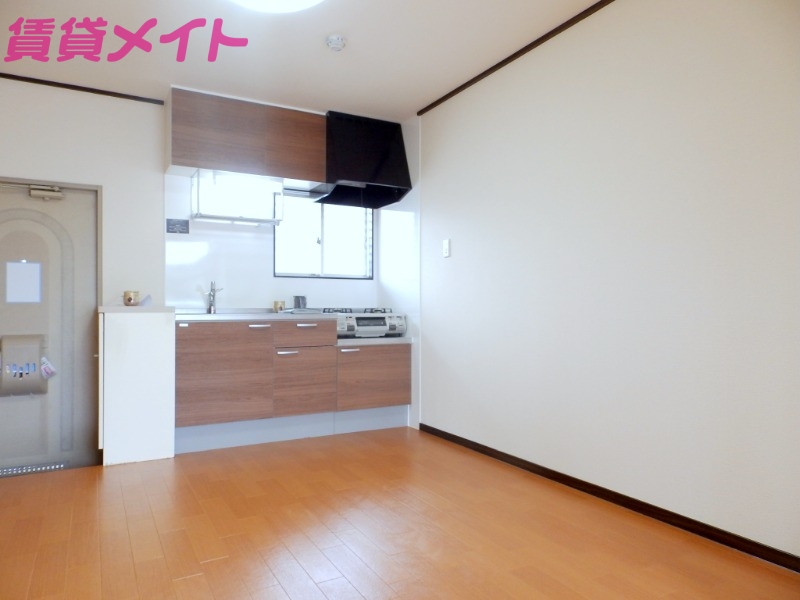 居室・リビング　同物件別室写真