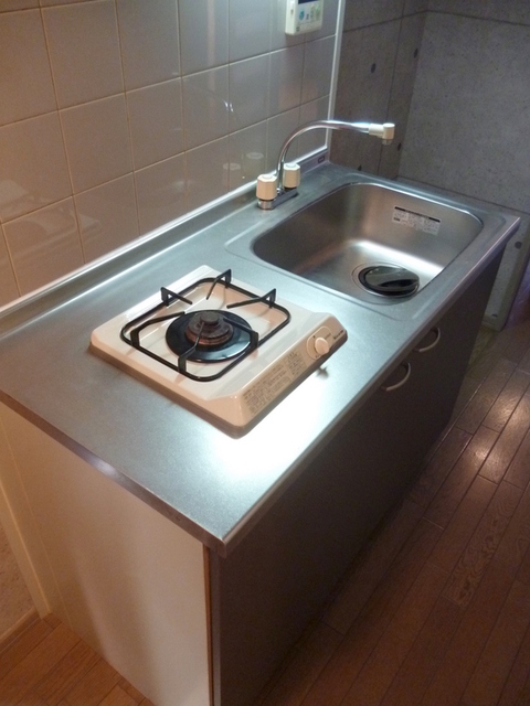 キッチン　広いワークトップがあるガスキッチン