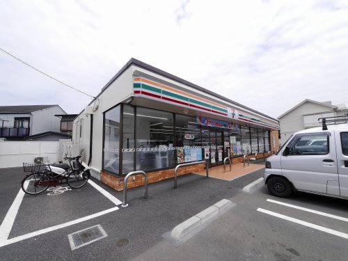 コンビニ　セブン-イレブン鵠沼神明店（コンビニ）まで297m