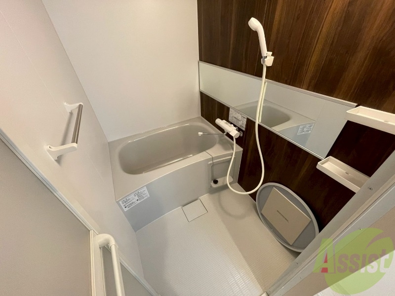 バス・シャワールーム　お風呂になります。一日の疲れを癒してくださいね。