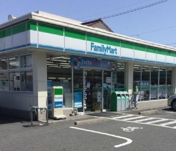 コンビニ　ファミリーマート（コンビニ）まで100m