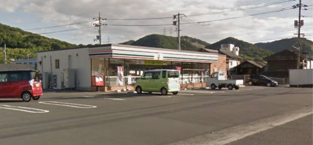 コンビニ　セブンイレブン（コンビニ）まで601m