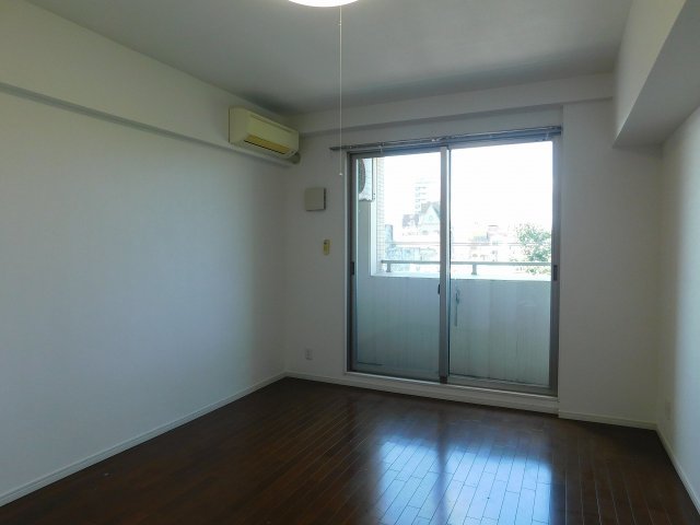 居室・リビング　※同建物同型別のお部屋