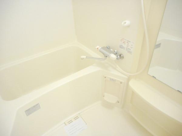 バス・シャワールーム　キレイにリフォームされています！