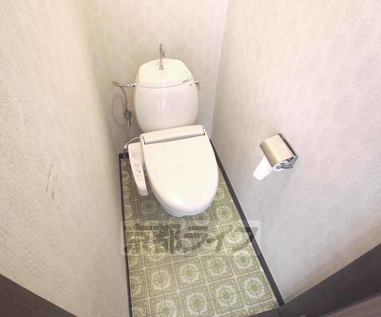 トイレ　ウォシュレットつきです。