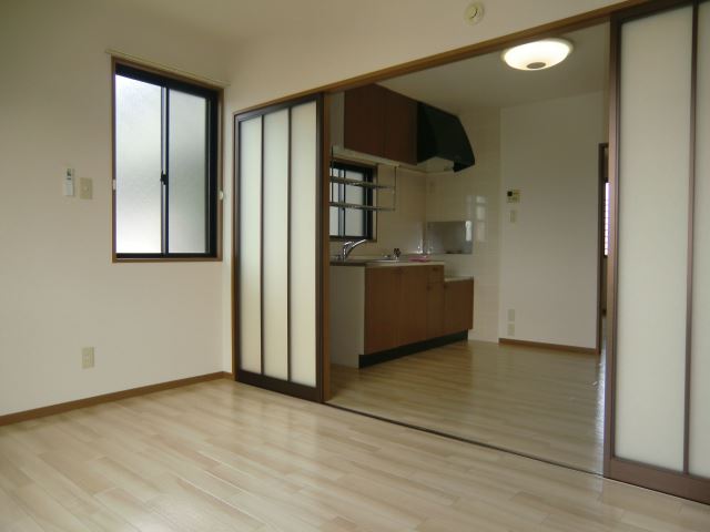 居室・リビング　ダイニングと併せて利用されると広めのリビングスペースとして！