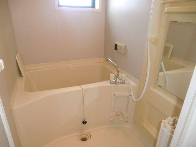 バス・シャワールーム　一日の疲れは追い焚き機能完備のバスルームで！