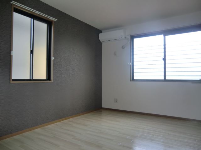 その他　エアコン＆照明器具完備の北側洋室です！