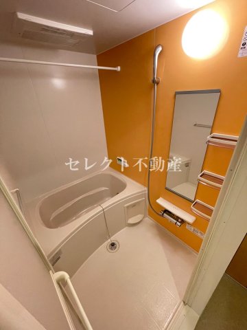 バス・シャワールーム　【Ｖｉｌｌａ　アニバ　II】お風呂で日々の疲れを落としましょう