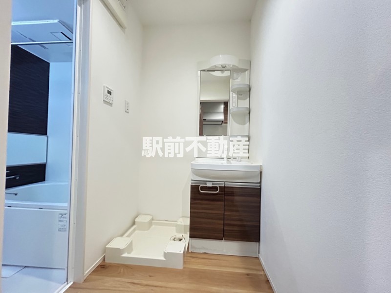 洗面設備　洗面台の色も統一されてます