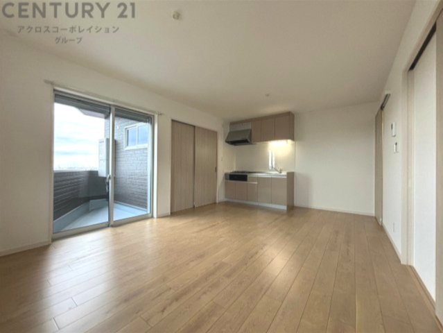 居室・リビング　２面窓で明るいリビングです♪