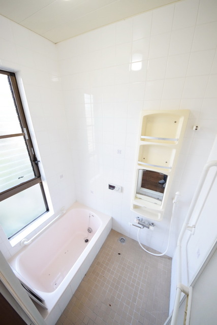 バス・シャワールーム　～１日の疲れを流しましょう～