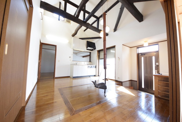 居室・リビング　～天井高くて開放感ありますねっ～