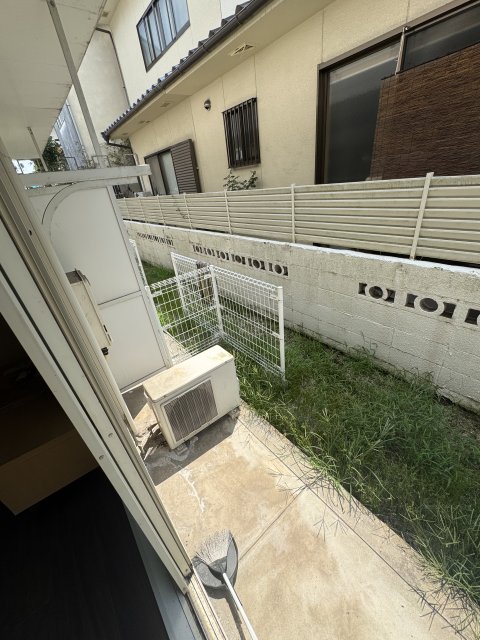 バルコニー　洗濯ものを干しても乾きそうです！ここでのんびりたそがれてもい