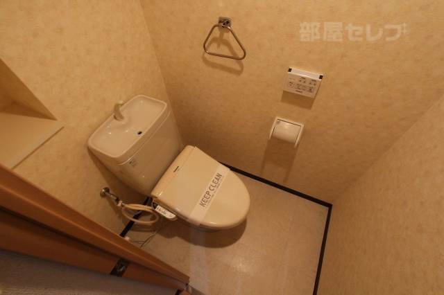 トイレ　ウォームレット付き