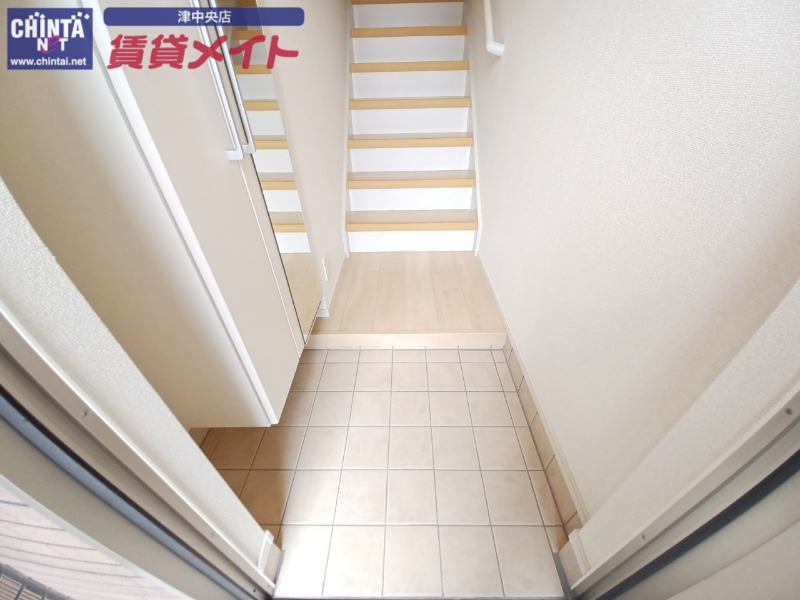 玄関　同型参考写真