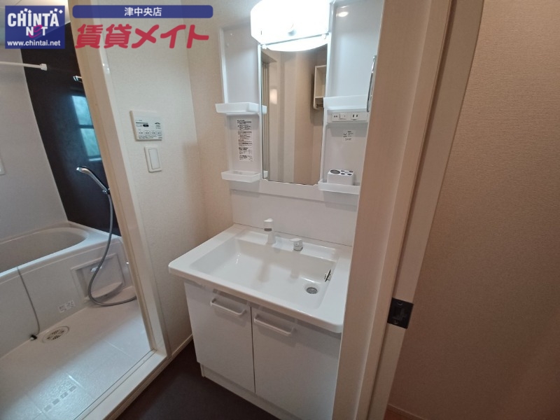 洗面設備　同型参考写真