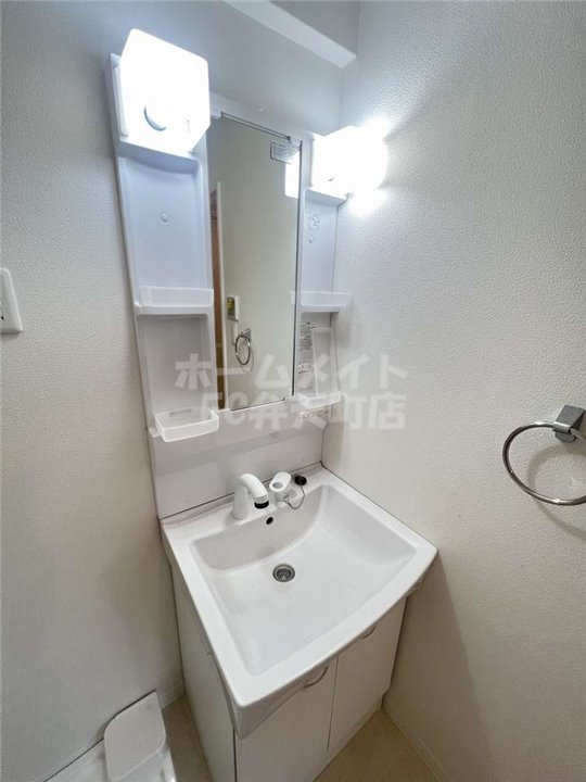 洗面設備　スペースが確保できる洗面所です