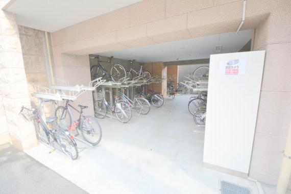駐車場　敷地内には入居者専用の駐輪スペースもあります。