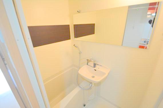 洗面設備　コンパクト洗面台です。使いやすいですよ。