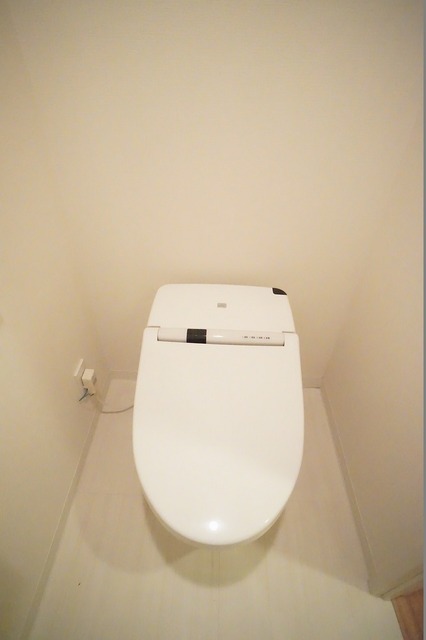 トイレ　※クリーニング前の写真です。※前回募集時の写真です。