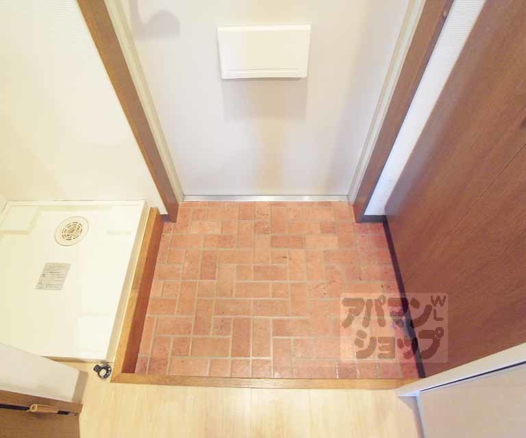 玄関　靴箱付きで便利ですね！