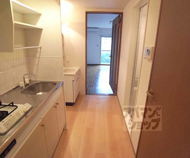 その他部屋・スペース　玄関からの廊下です。