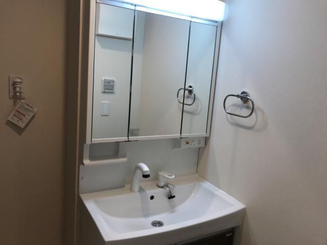 洗面設備　☆朝の支度に便利な独立洗面☆