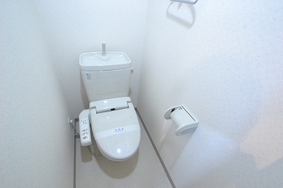 トイレ　ウォシュレット付いてます。