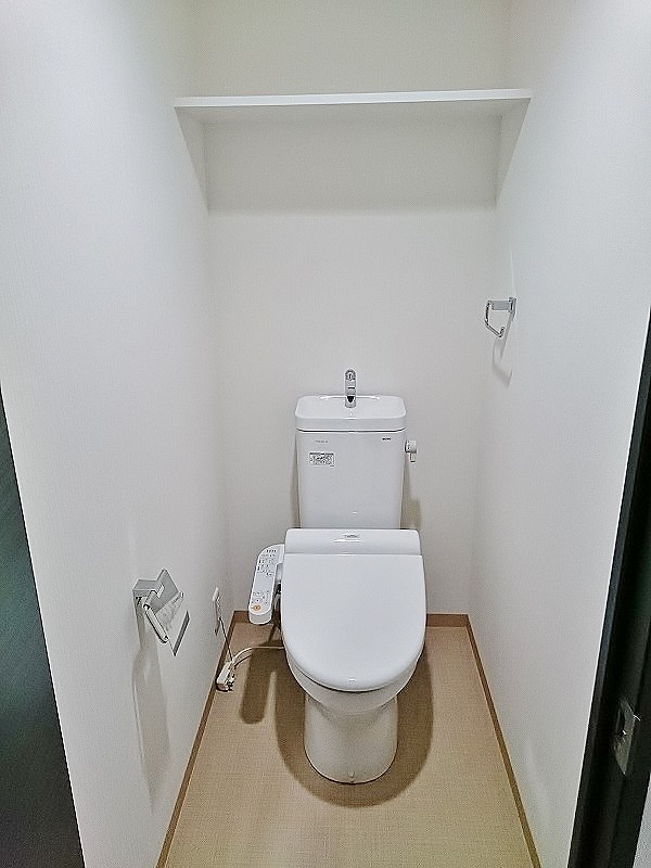 トイレ　温水洗浄機能付便座