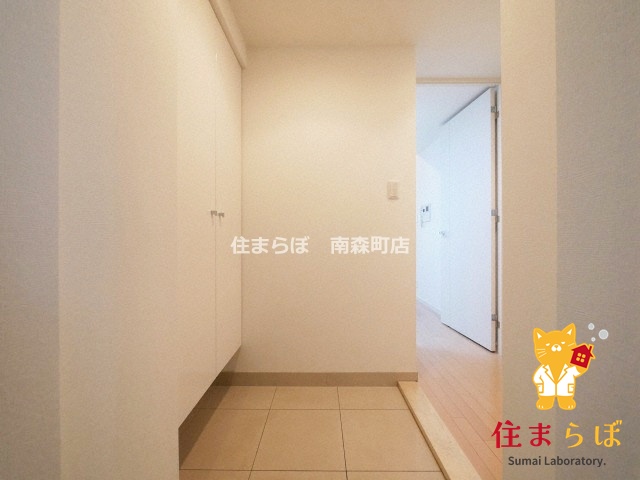 玄関　「気になったら、LINEで気軽に相談できますよ。」