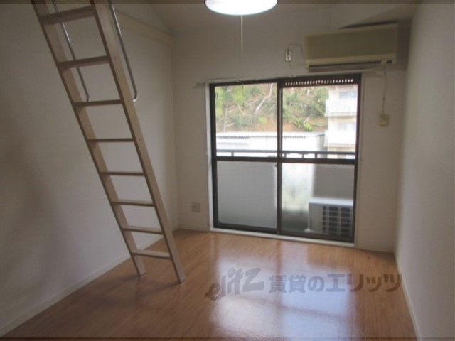 居室・リビング　６．５帖の洋室です。