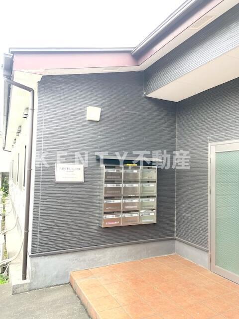 エントランス　落ち着いたエントランスです