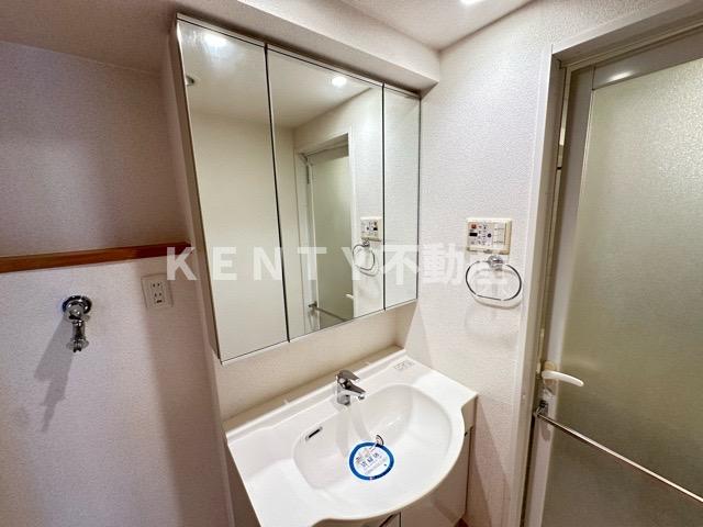 洗面設備　コンパクトで使いやすい洗面所