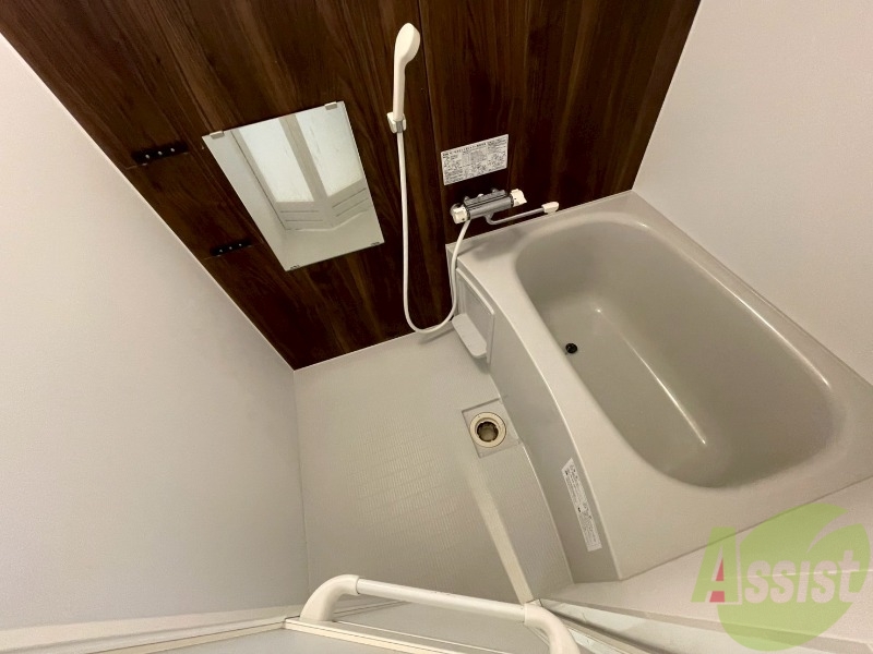 バス・シャワールーム　お風呂になります。一日の疲れを癒してくださいね。