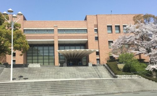 図書館　関西大学図書館（図書館）まで853m
