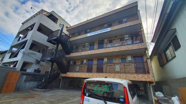 建物外観　現況が相違する場合は現況を優先致します。