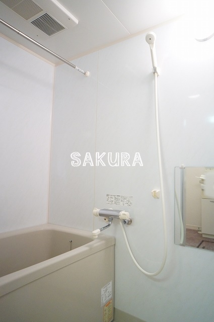 バス・シャワールーム　雨の日でも安心の浴室乾燥機付きです♪