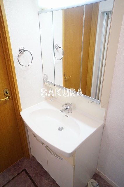 洗面設備　身支度に欠かせない独立洗面台♪