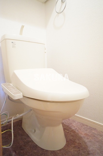 トイレ　嬉しい温水洗浄便座♪