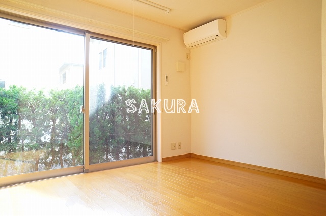 居室・リビング　開放感のあるゆったりとしたお部屋です♪