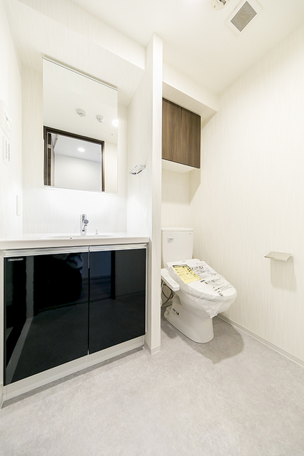 トイレ　※写真は同タイプ住戸です。