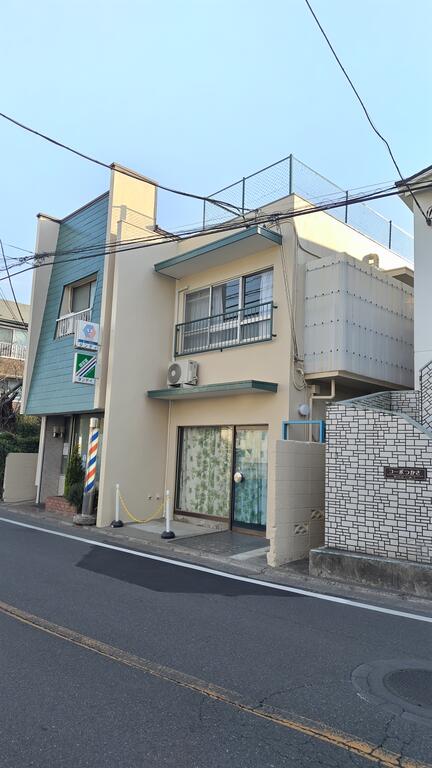 建物外観　入口はオートロックになっております。